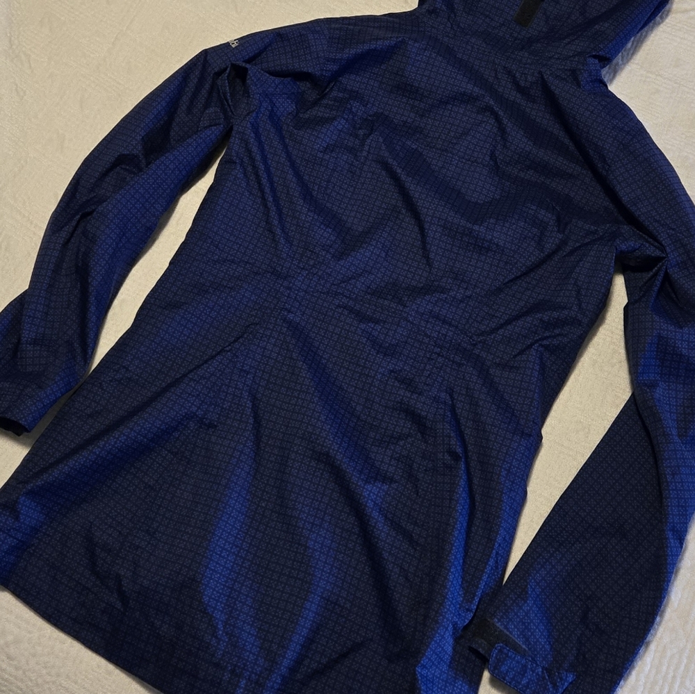 Columbia Omni-Tech Breathable Hooded Rain Jacket, Blue Grid Print, Size Small - Picture 7 of 10